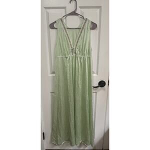 Lorraine - Vintage Women’s Nightgown - Pale Green 100% Nylon Medium